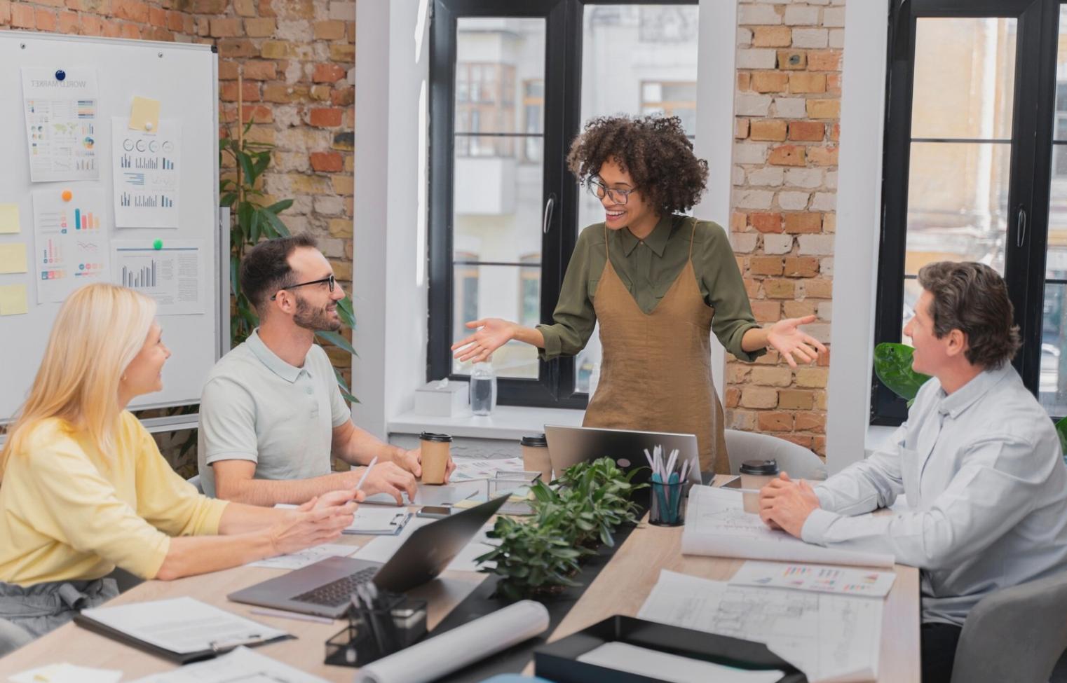 Équipe de développement travaillant sur l'optimisation des algorithmes financiers